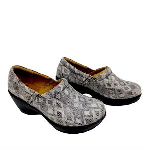 Nurse Mates by Söfft Gray Diamond Bryar Leather Professional Clogs 6 Wide
